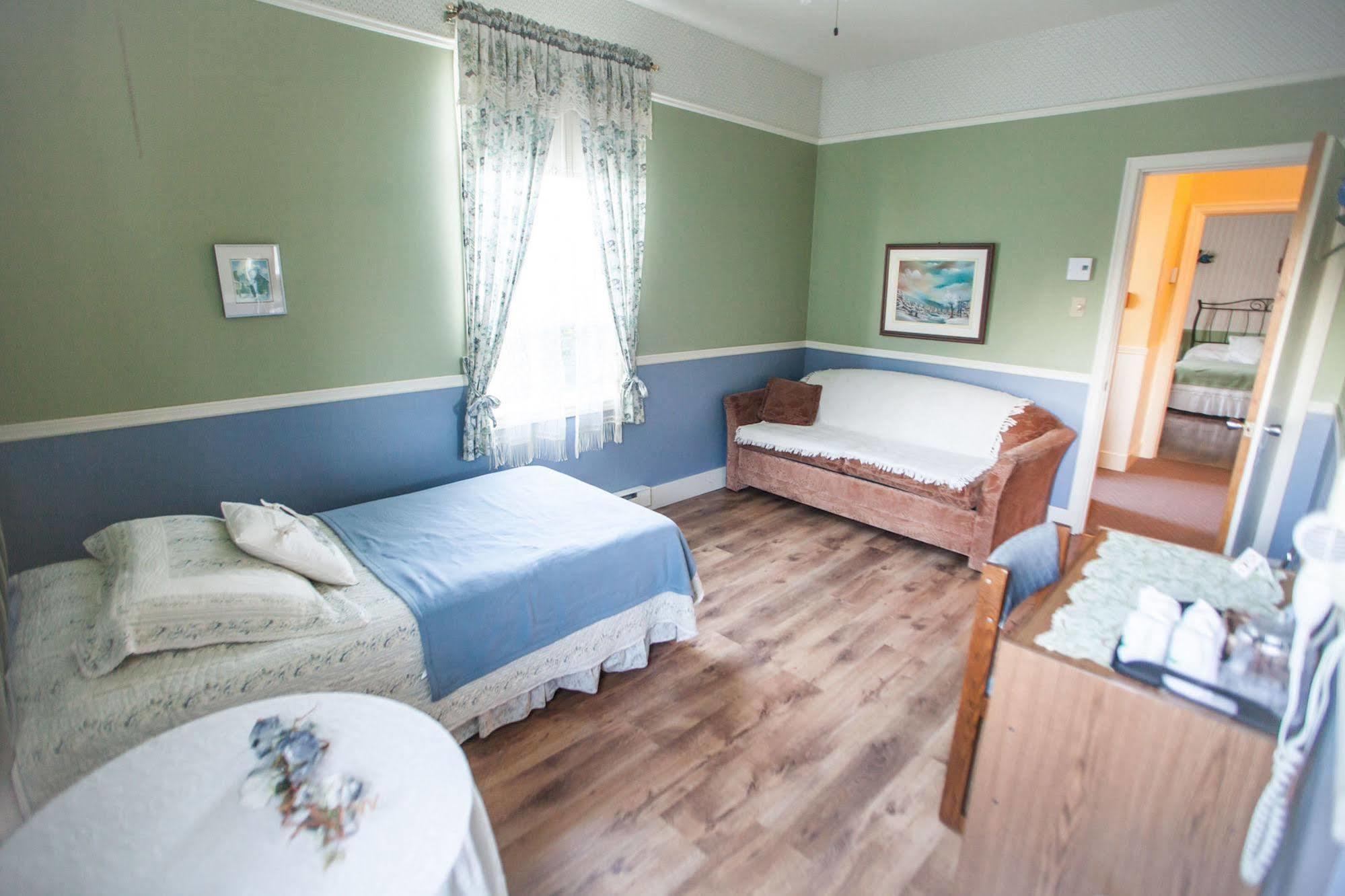 Auberge Presbytere Mont Lac-Vert Hebertville Экстерьер фото