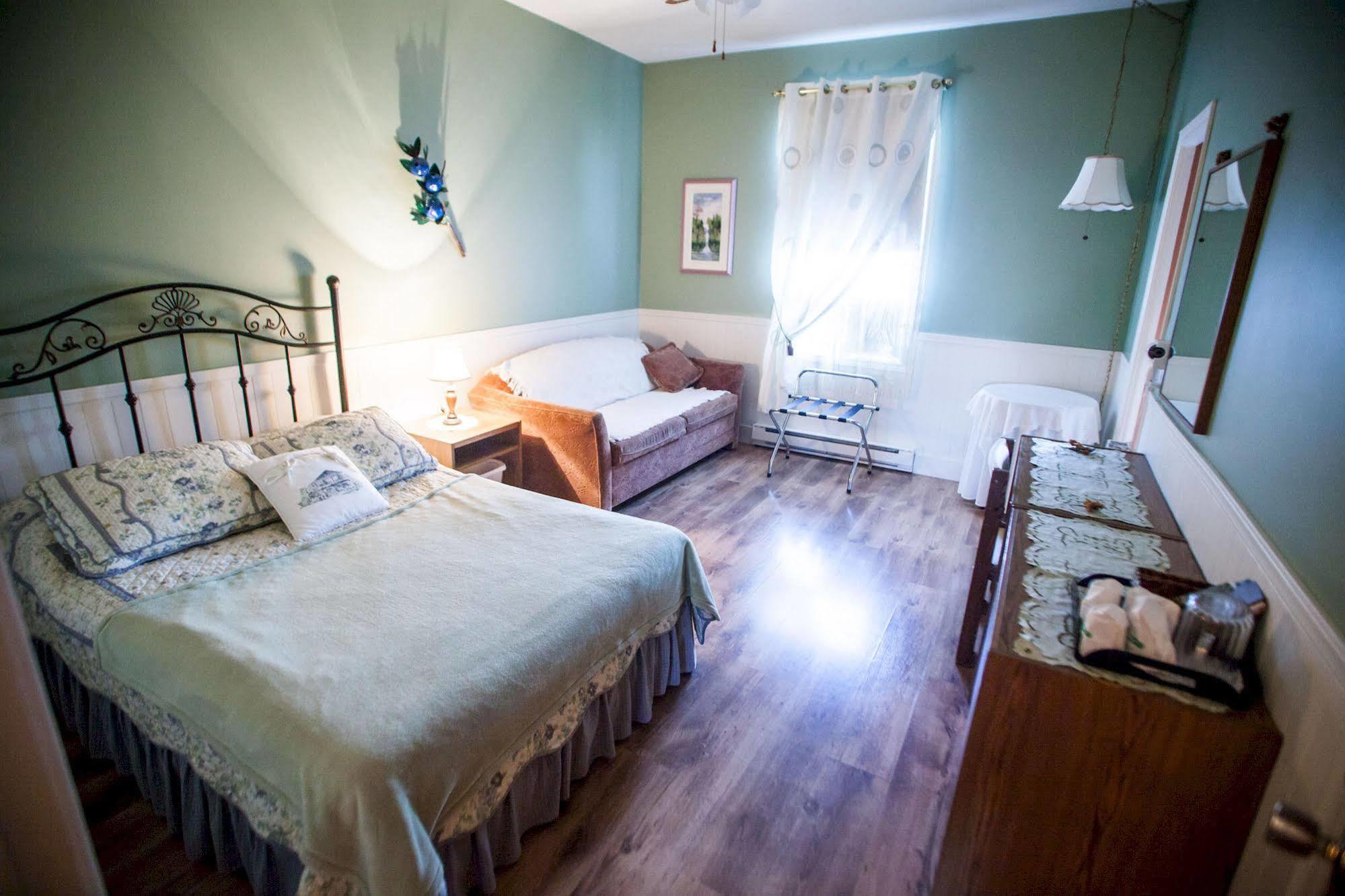 Auberge Presbytere Mont Lac-Vert Hebertville Экстерьер фото